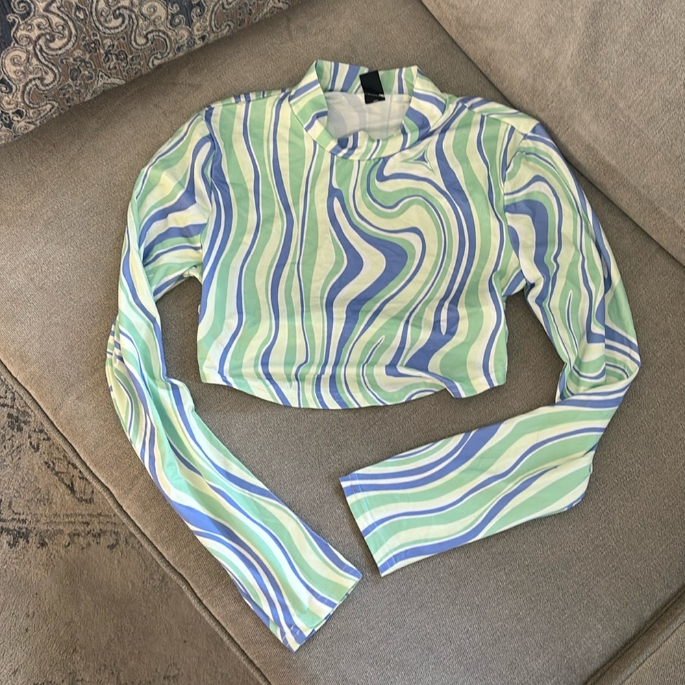 NWOT Groovy Long Sleeve Crop Top